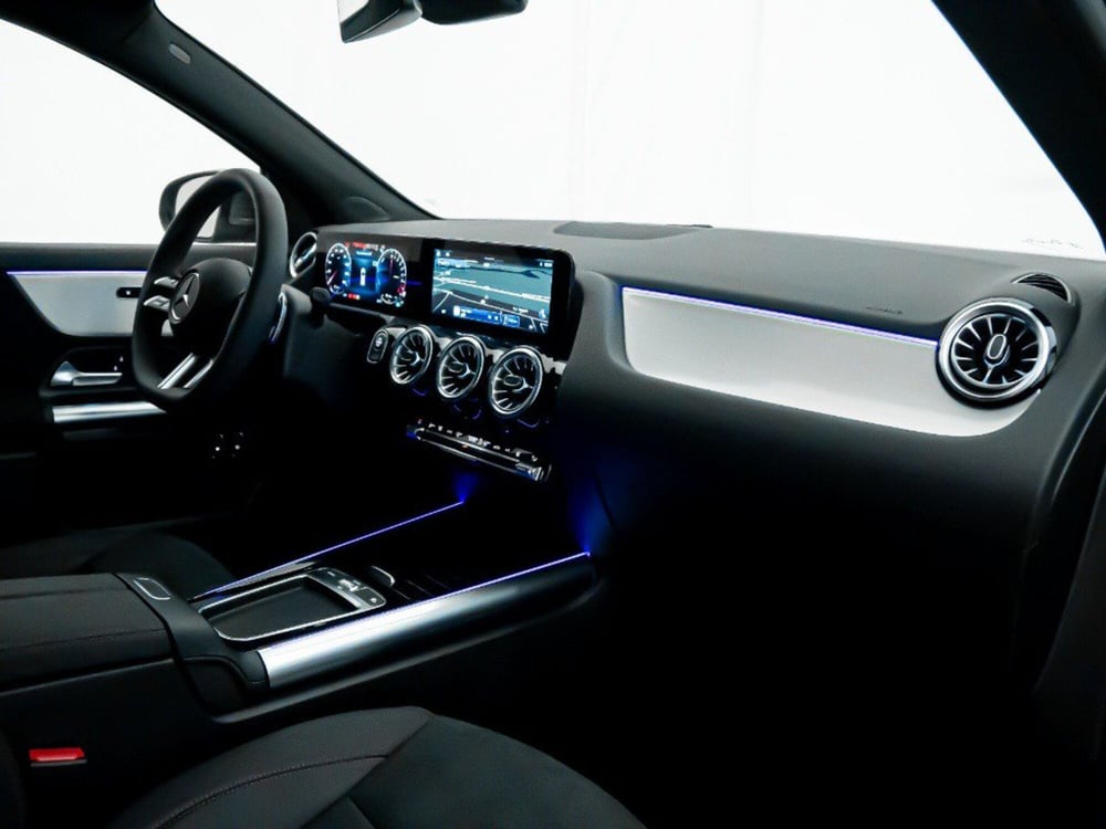 Mercedes-Benz GLA SUV nuova a Macerata (9)
