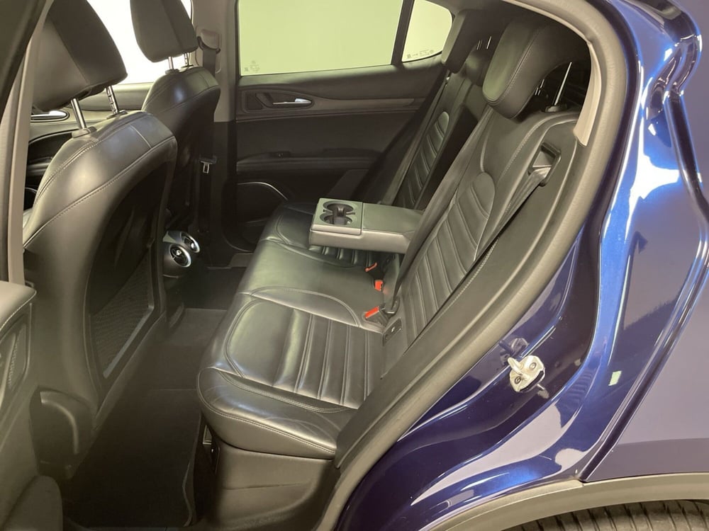 Alfa Romeo Stelvio usata a Varese (10)