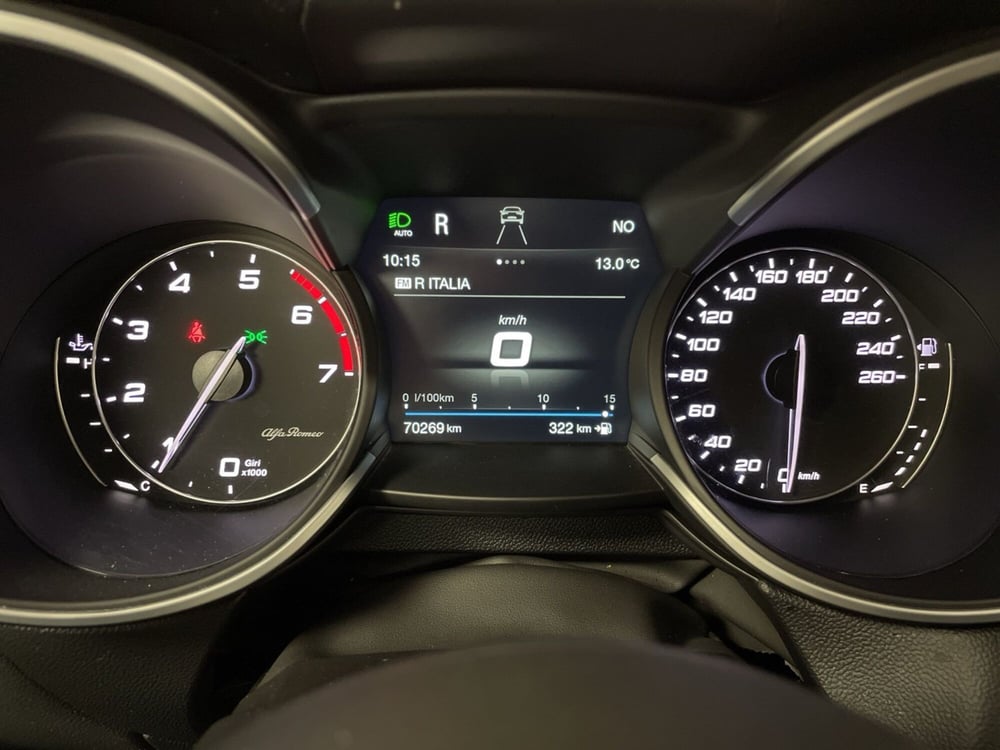 Alfa Romeo Stelvio usata a Varese (11)