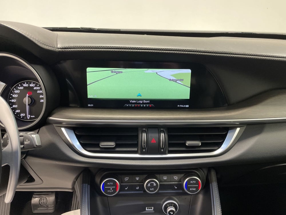 Alfa Romeo Stelvio usata a Varese (17)