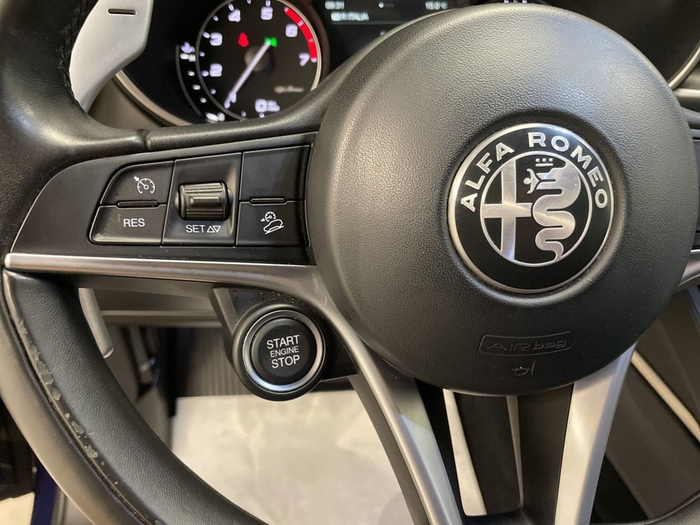 Alfa Romeo Stelvio usata a Varese (19)