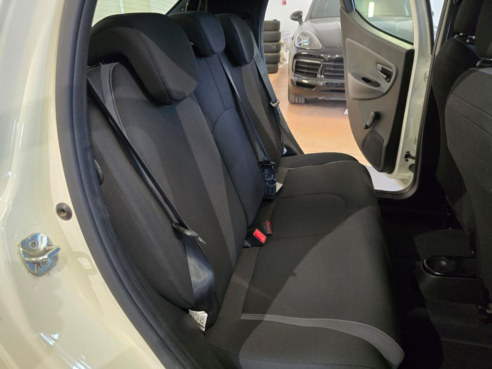 Lancia Ypsilon usata a Rimini (18)