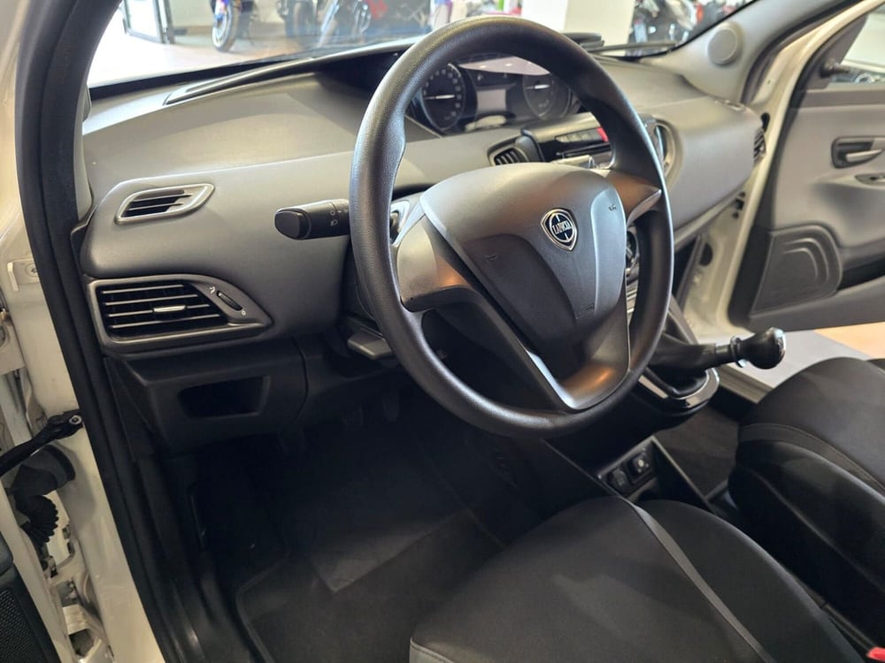 Lancia Ypsilon usata a Rimini (9)