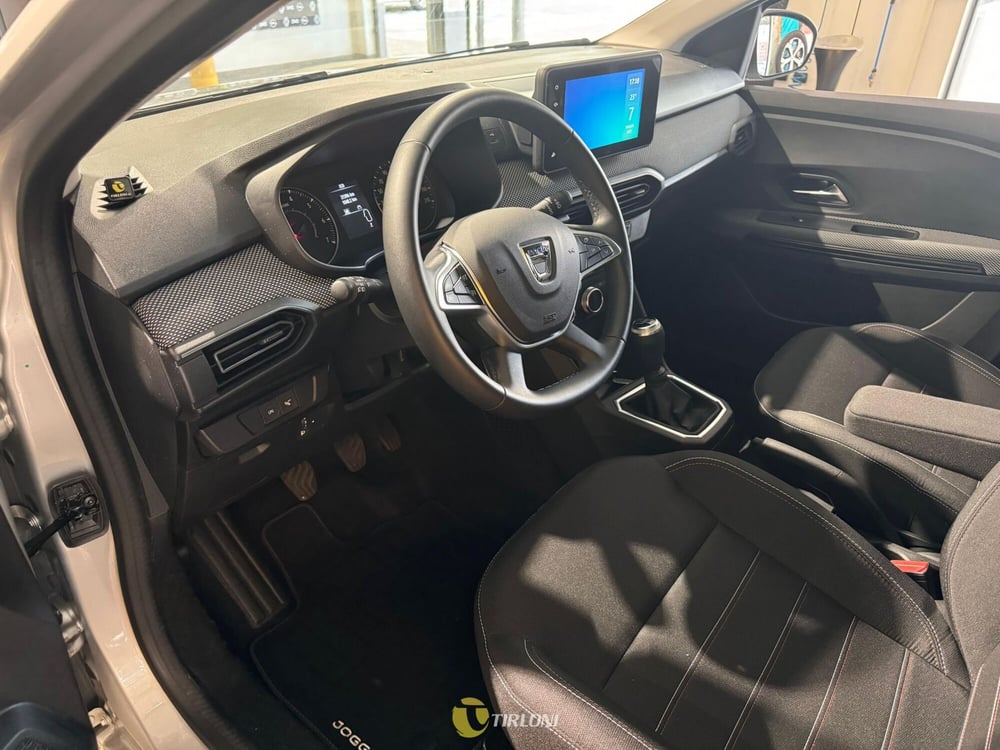 Dacia Jogger usata a Milano (11)
