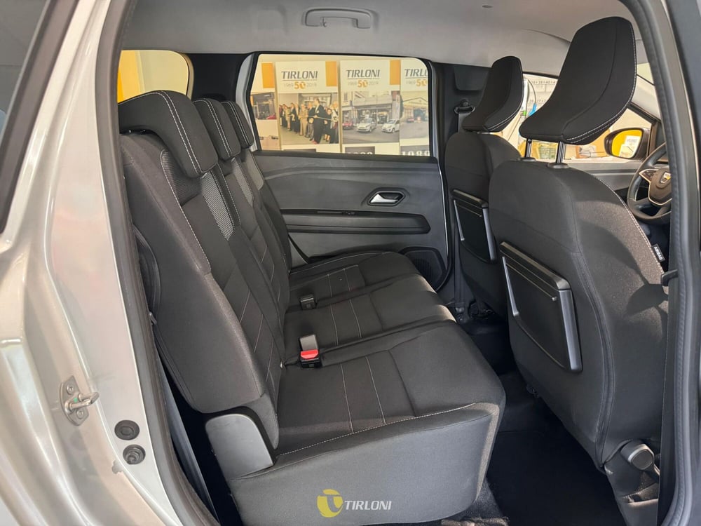 Dacia Jogger usata a Milano (17)