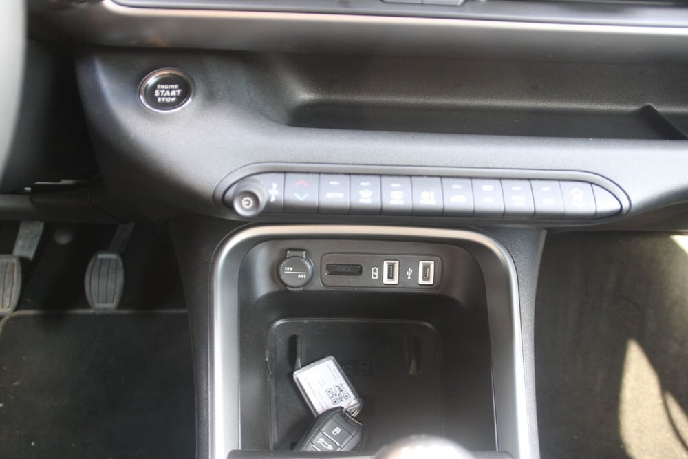 Jeep Avenger usata a Catania (17)