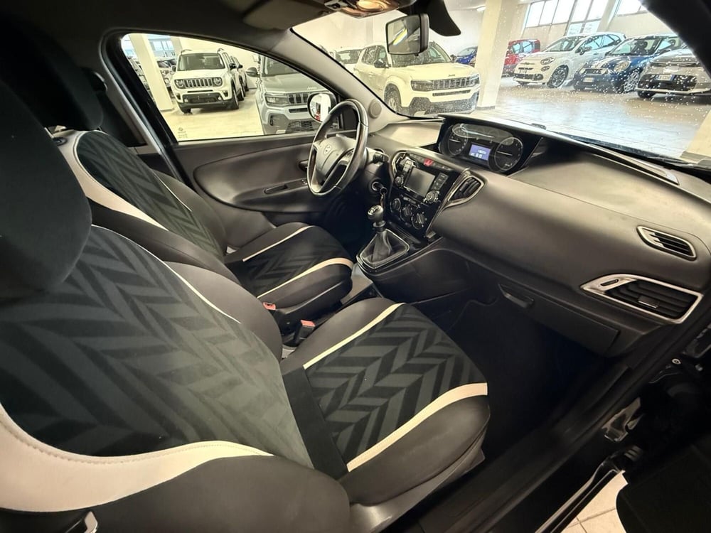 Lancia Ypsilon usata a Arezzo (11)