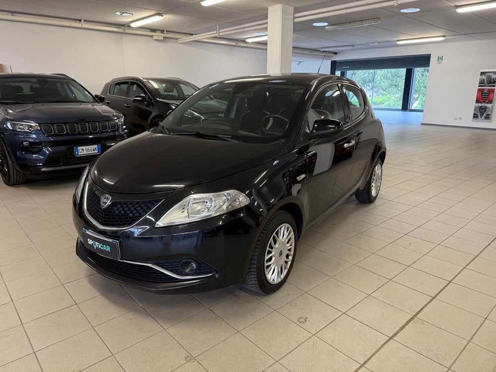 Lancia Ypsilon usata a Arezzo (2)
