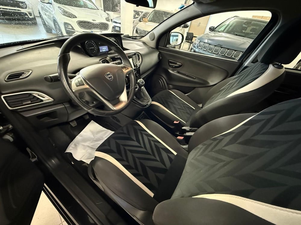 Lancia Ypsilon usata a Arezzo (9)