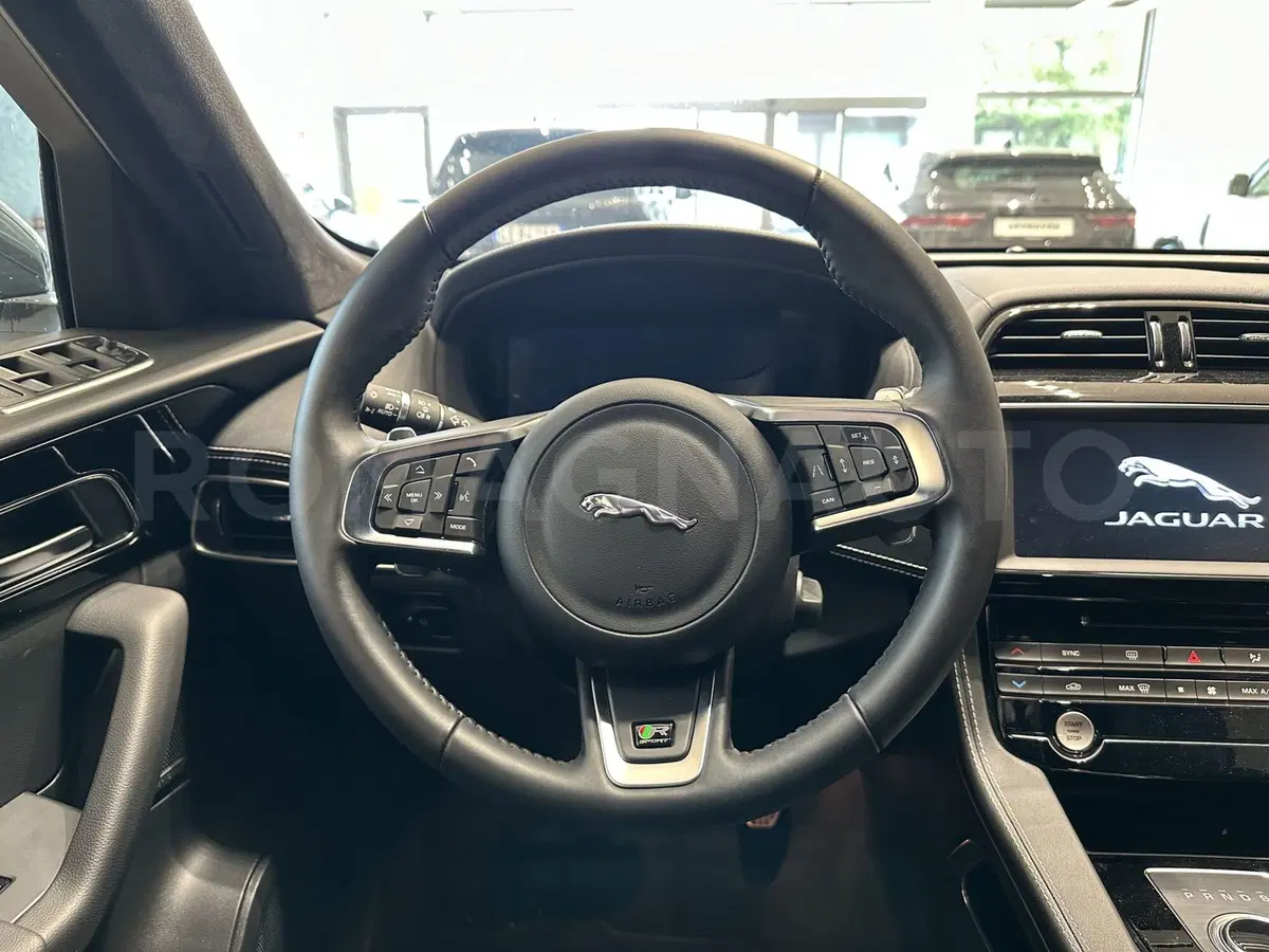 Jaguar F-Pace nuova a Forlì-Cesena (8)