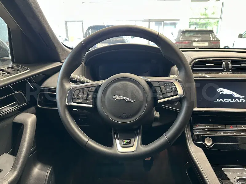 Jaguar F-Pace nuova a Forlì-Cesena (8)