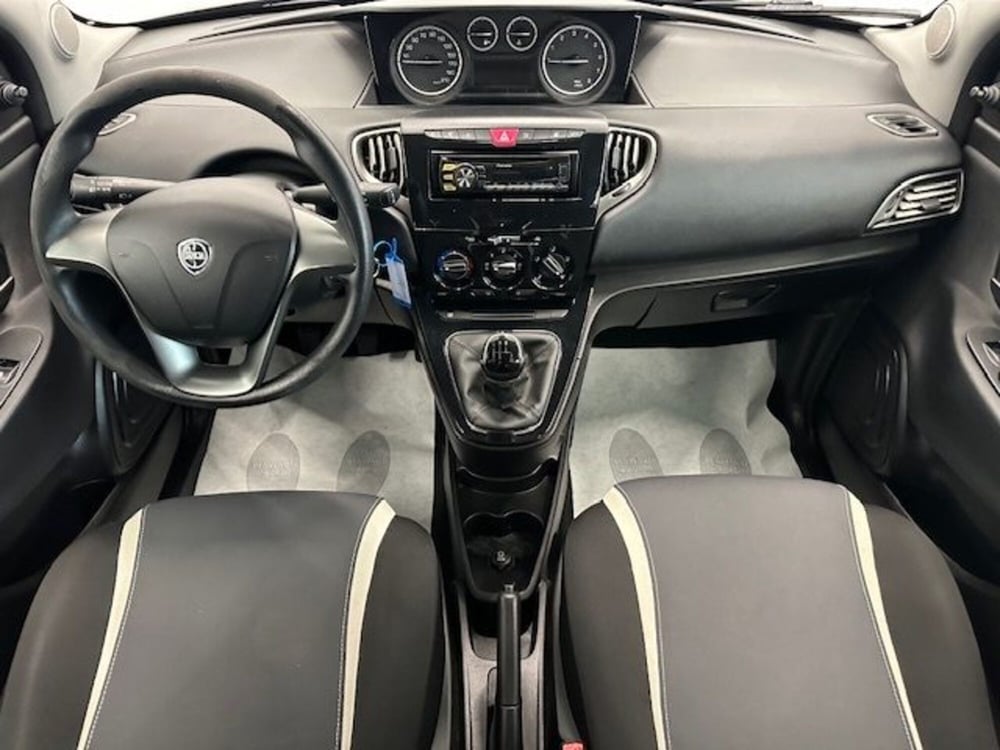 Lancia Ypsilon usata a Prato (10)