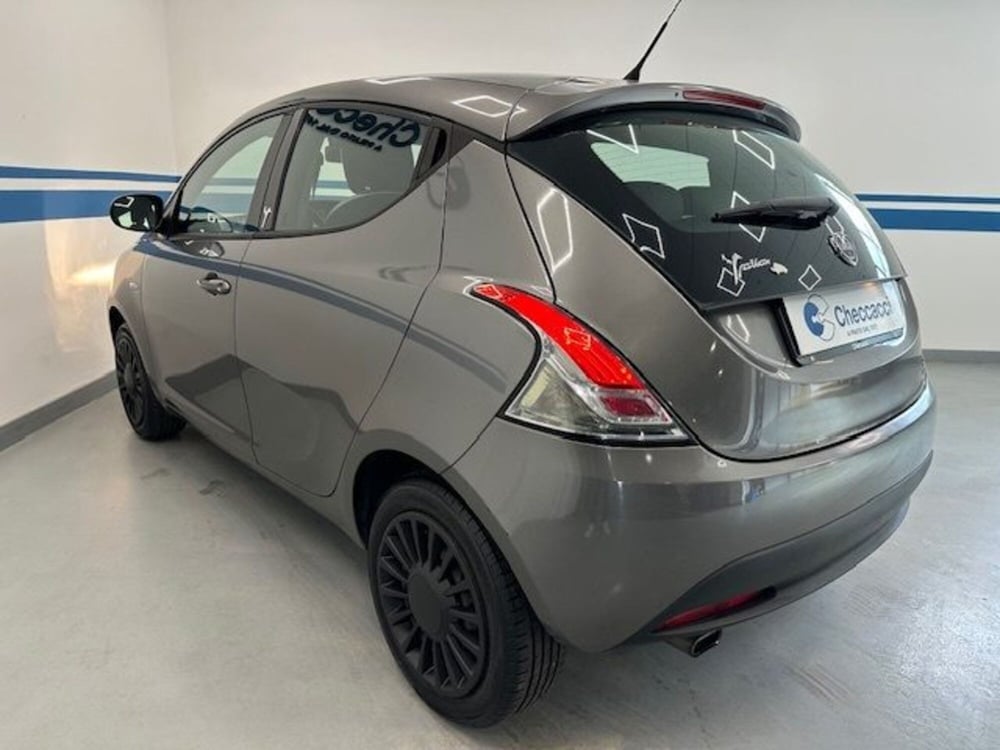 Lancia Ypsilon usata a Prato (4)