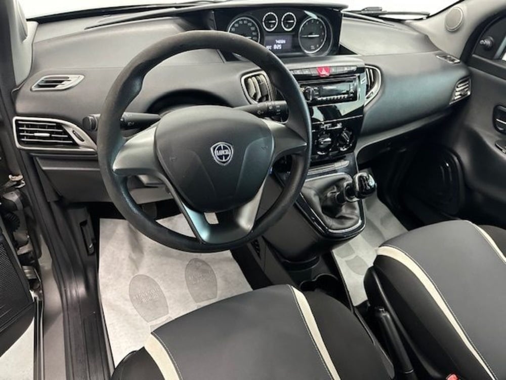 Lancia Ypsilon usata a Prato (7)