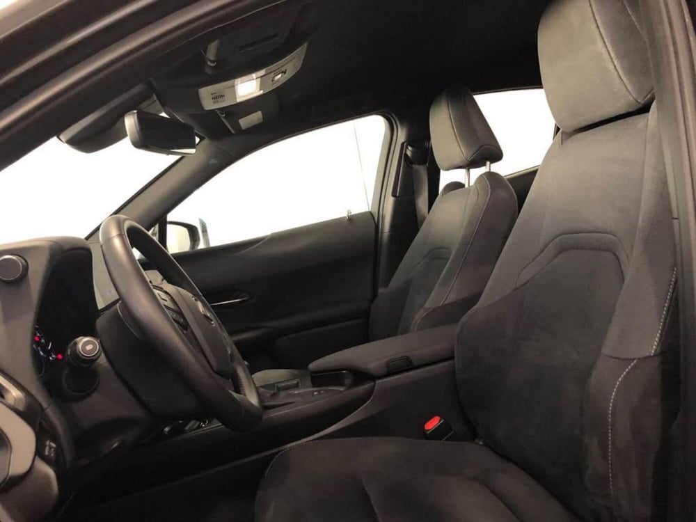 Lexus UX usata a Torino (11)
