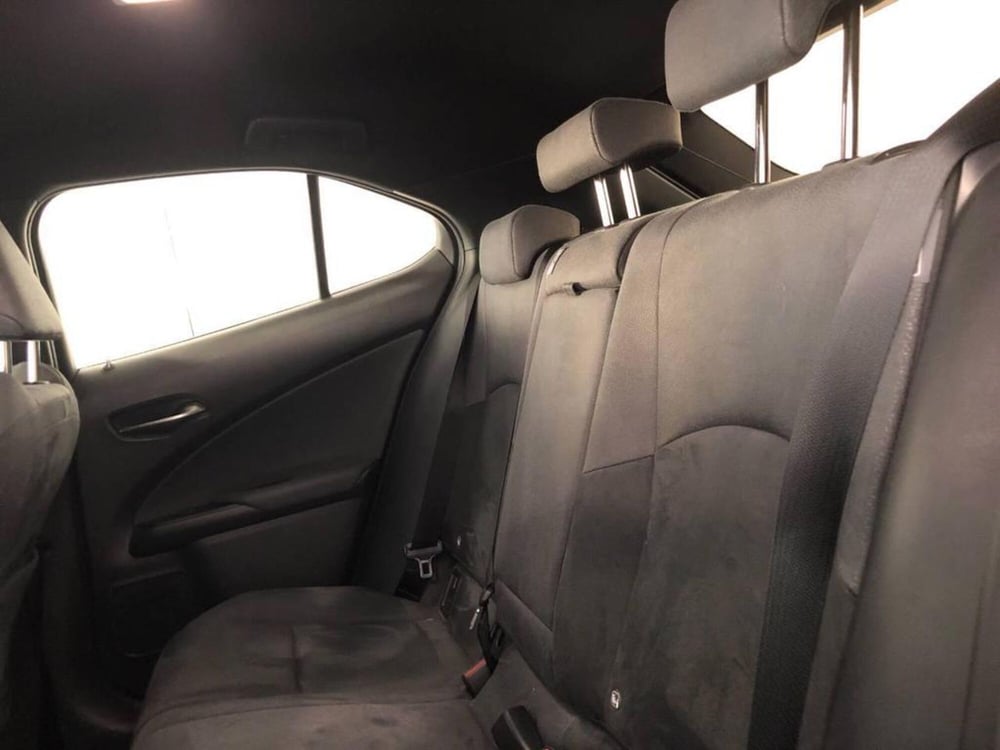 Lexus UX usata a Torino (12)