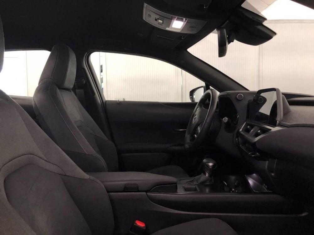 Lexus UX usata a Torino (7)