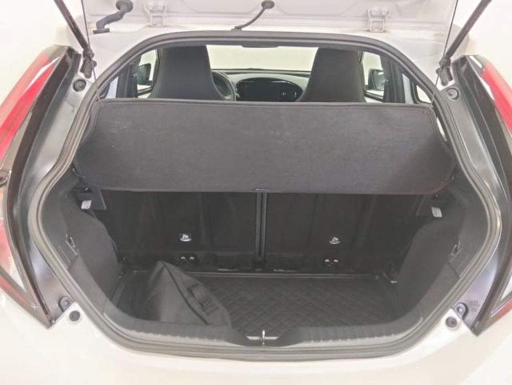 Toyota Aygo X usata a Como (18)
