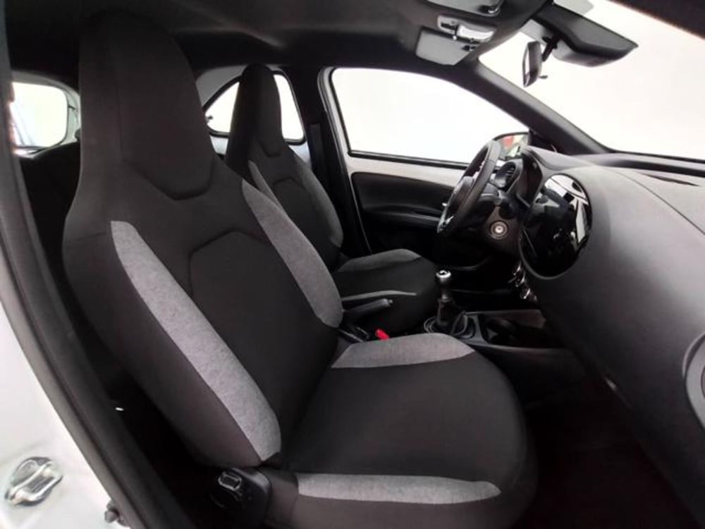 Toyota Aygo X usata a Como (3)