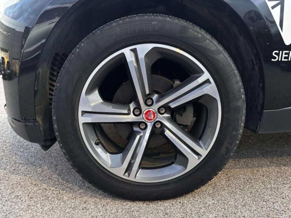 Jaguar F-Pace usata a Siena (9)