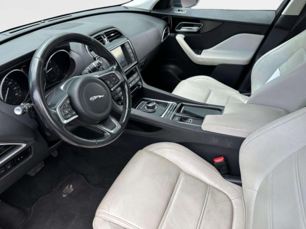 Jaguar F-Pace usata a Siena (10)