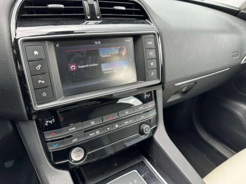 Jaguar F-Pace usata a Siena (11)