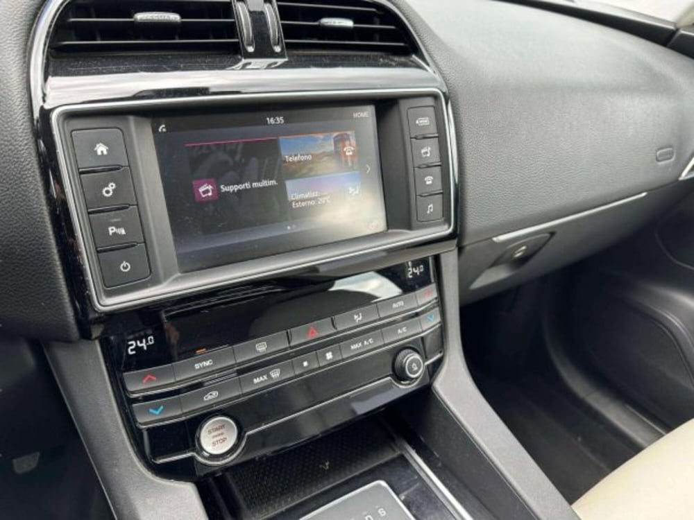 Jaguar F-Pace usata a Siena (11)
