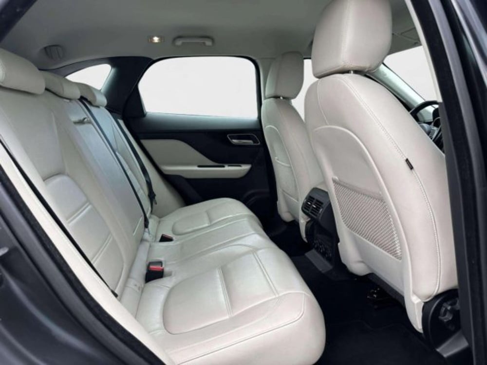 Jaguar F-Pace usata a Siena (4)