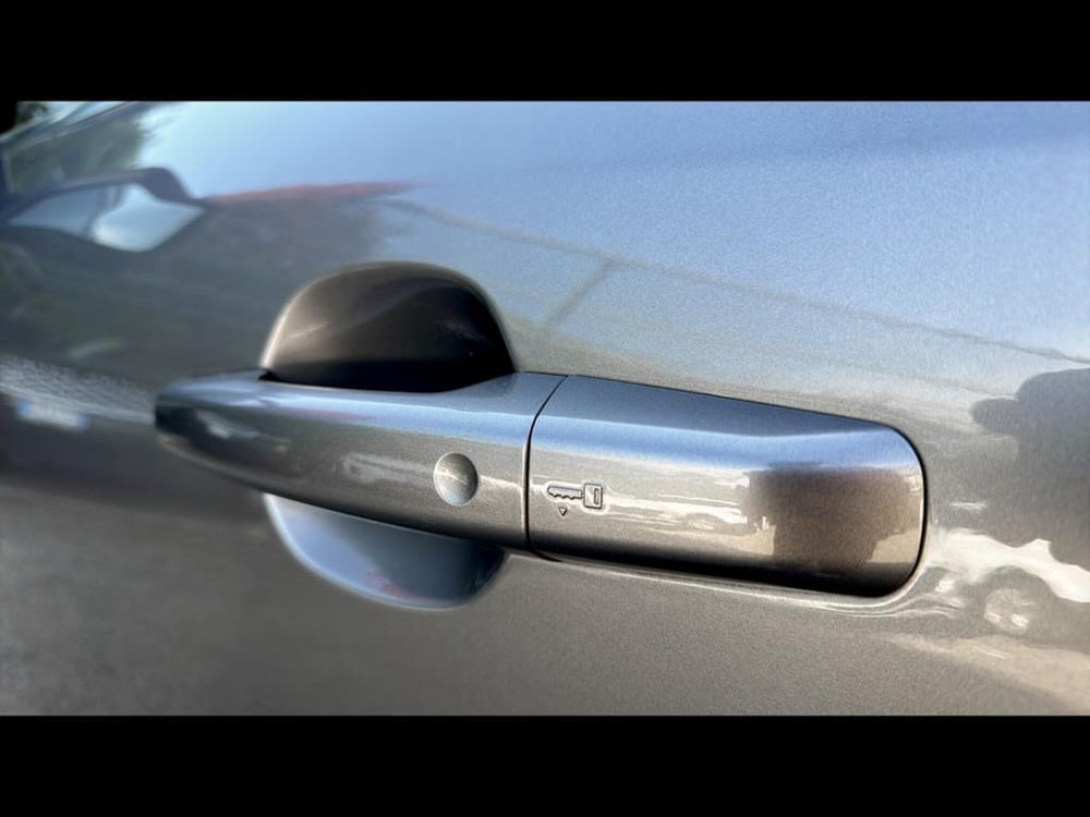 Jaguar E-Pace usata a Varese (15)