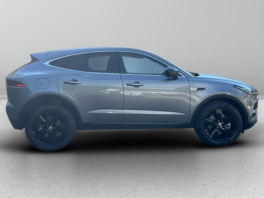Jaguar E-Pace usata a Varese (6)