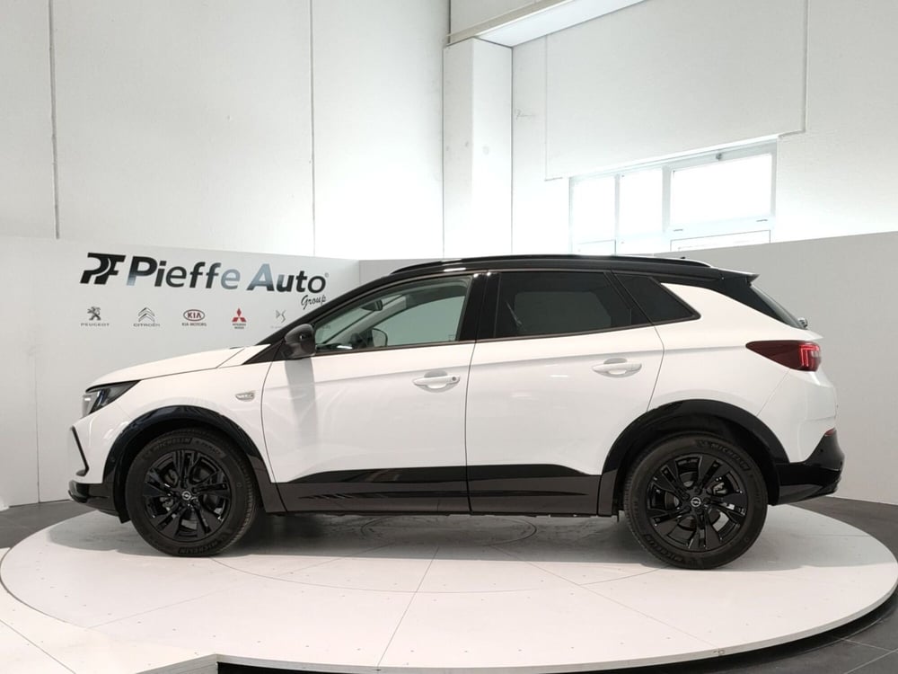 Opel Grandland nuova a L'Aquila (2)