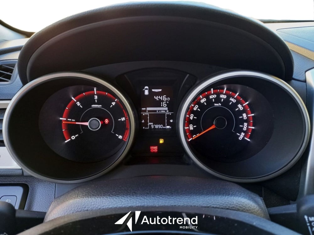 Ssangyong Tivoli usata a Bari (10)