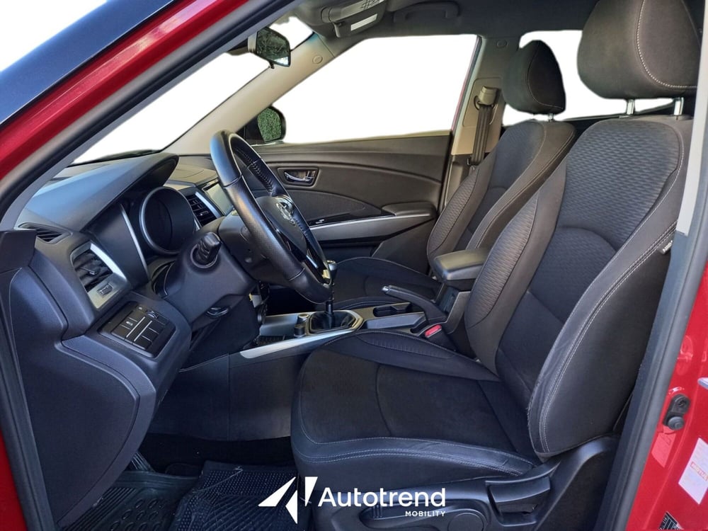 Ssangyong Tivoli usata a Bari (6)
