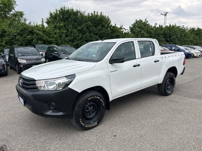 Toyota Hilux 2.D-4D 4WD porte Double Cab Comfort del 2020 usata a Piacenza