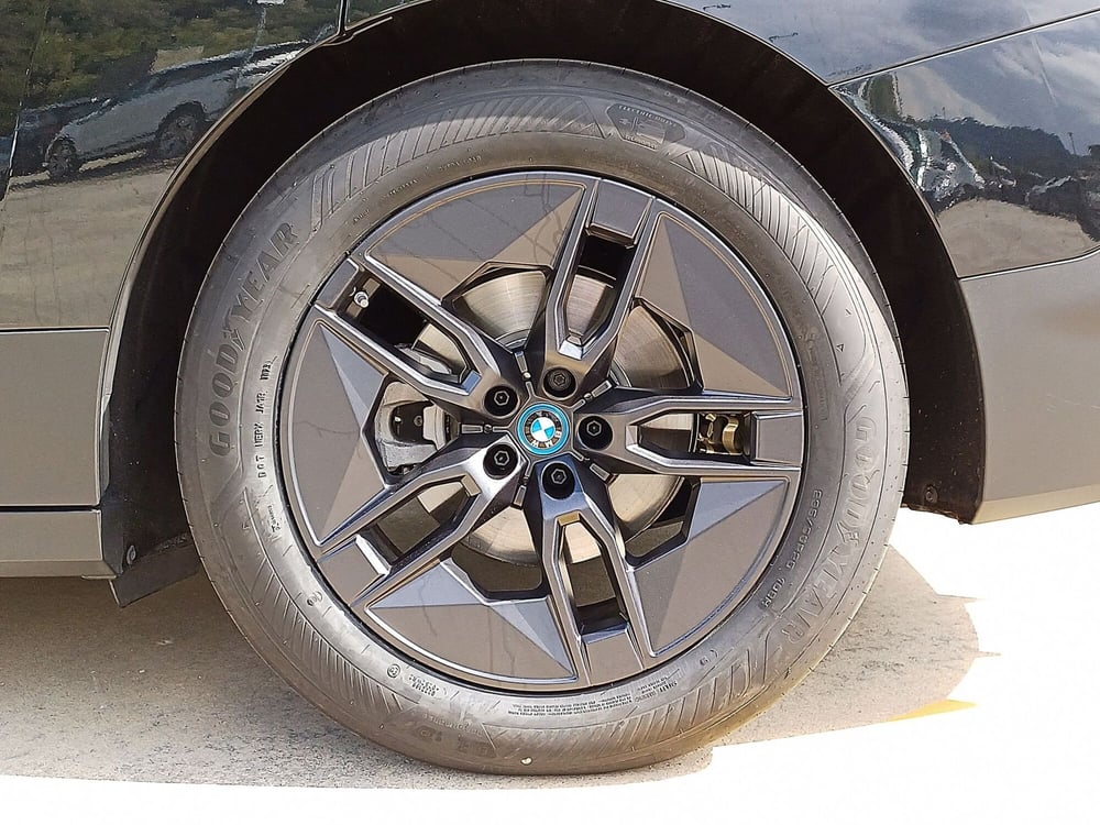 BMW iX nuova a Genova (15)