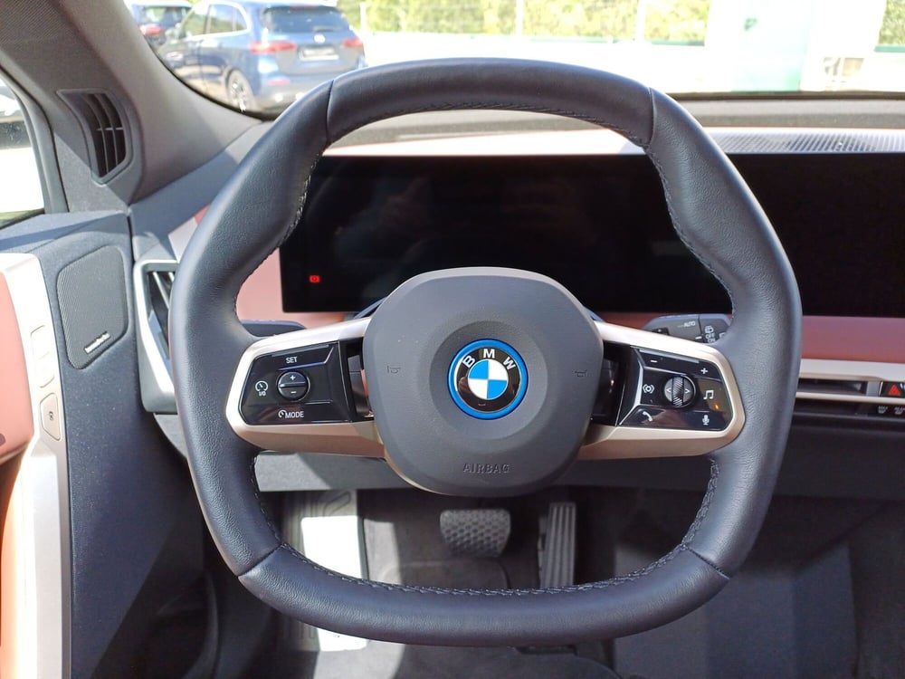 BMW iX nuova a Genova (17)