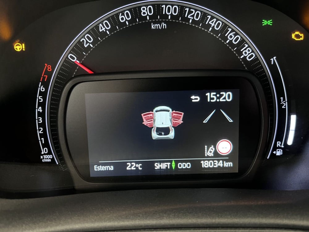 Toyota Aygo X usata a Prato (11)