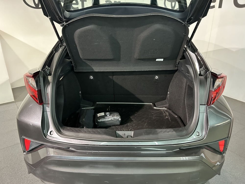 Toyota Toyota C-HR usata a Milano (11)