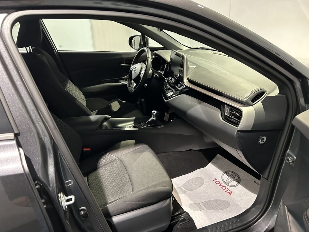 Toyota Toyota C-HR usata a Milano (6)