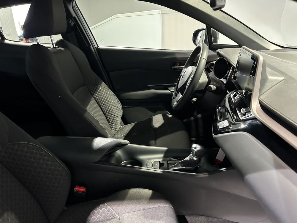 Toyota Toyota C-HR usata a Milano (7)