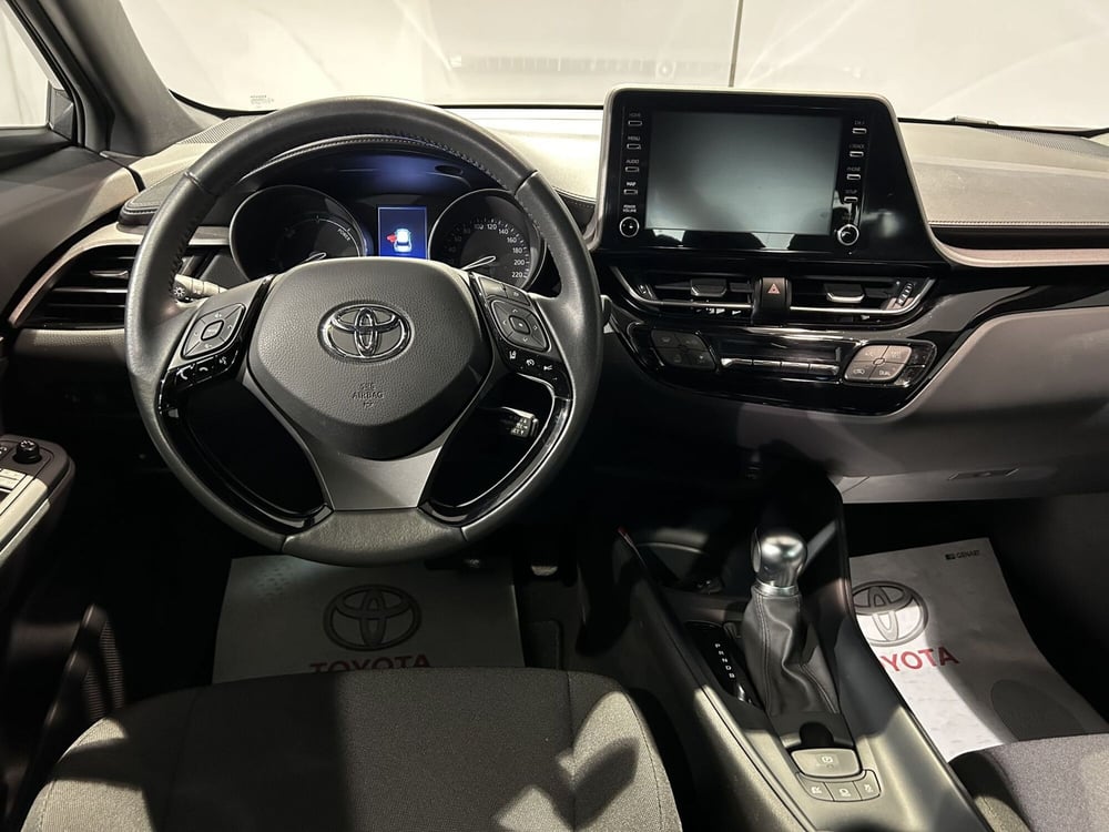 Toyota Toyota C-HR usata a Milano (9)