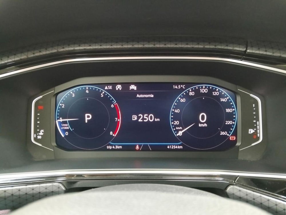 Volkswagen T-Cross usata a Como (10)