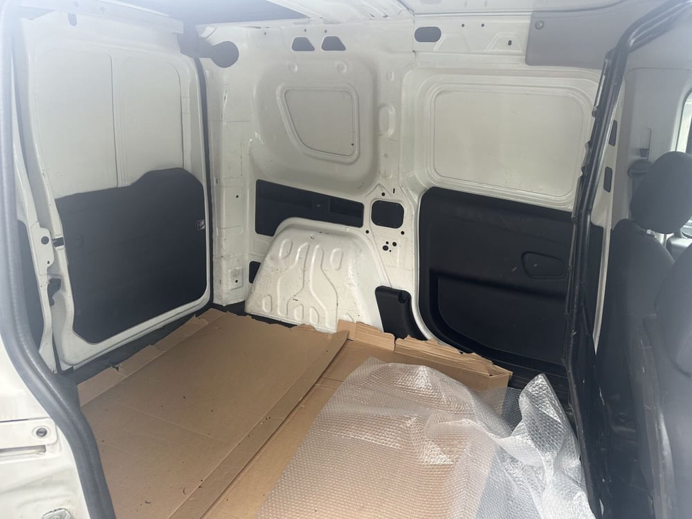 Fiat Doblò Furgone usata a Milano (8)