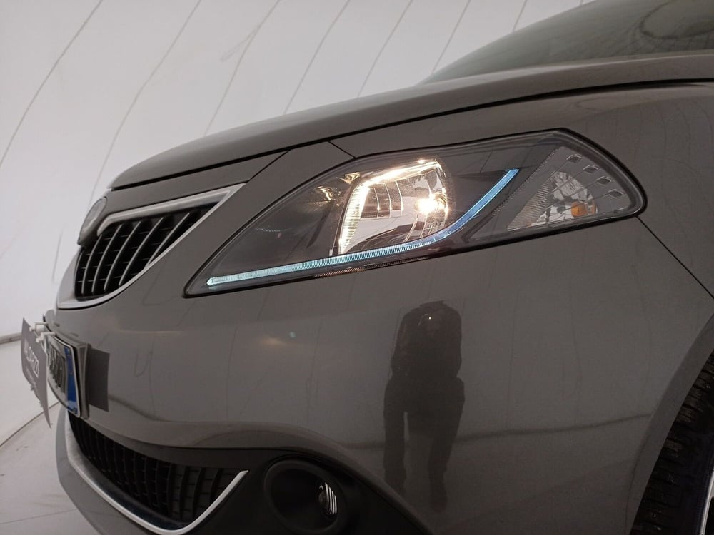 Lancia Ypsilon usata a Matera (12)