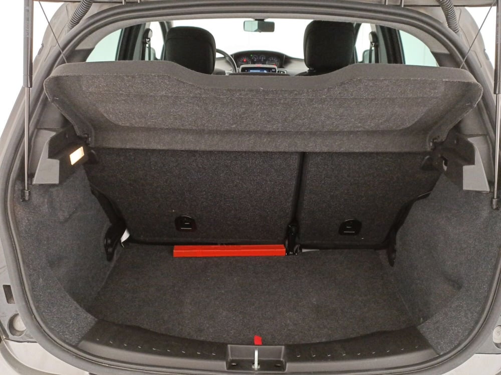 Lancia Ypsilon usata a Matera (13)
