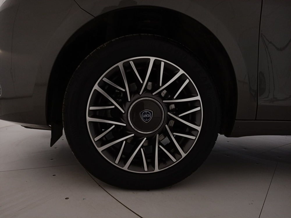 Lancia Ypsilon usata a Matera (14)