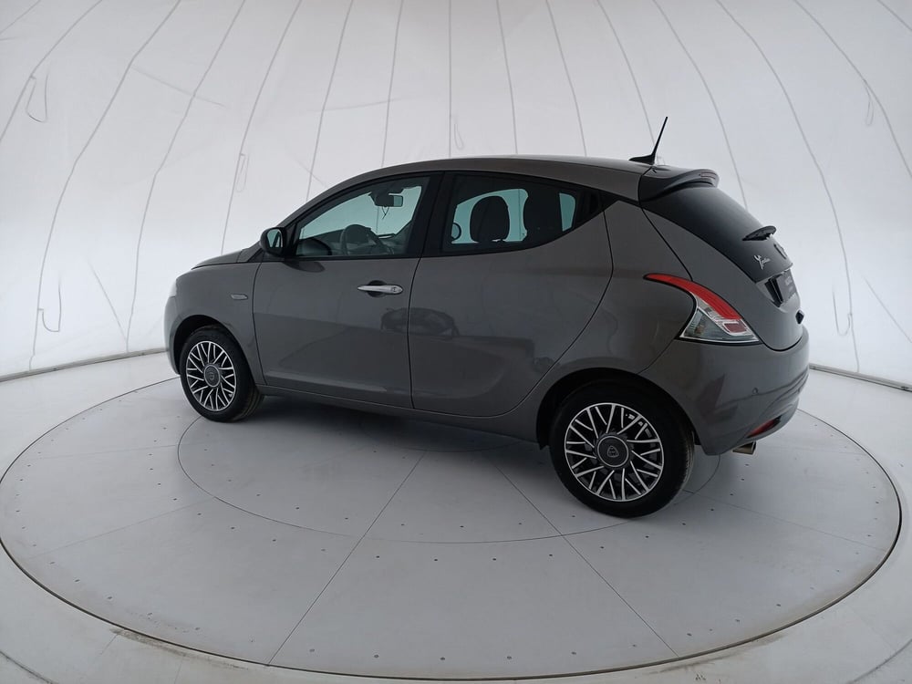 Lancia Ypsilon usata a Matera (3)