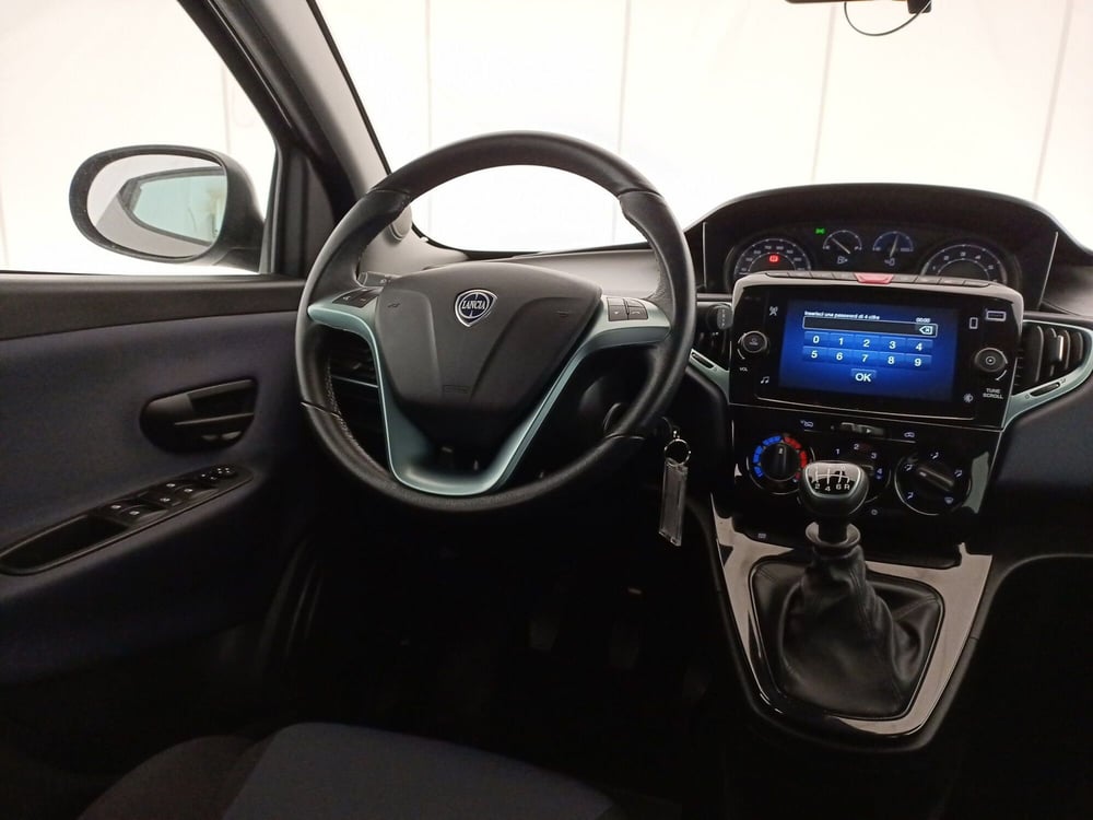 Lancia Ypsilon usata a Matera (9)