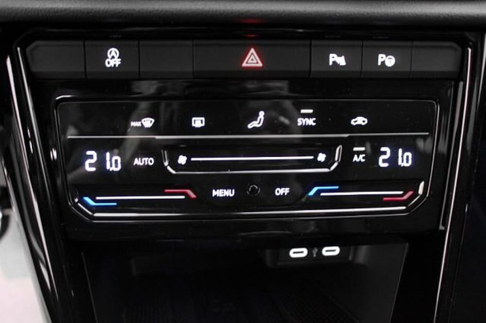 Volkswagen T-Roc Cabrio nuova a Novara (12)