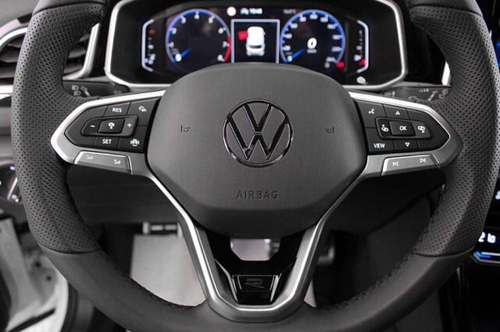 Volkswagen T-Roc Cabrio nuova a Novara (14)